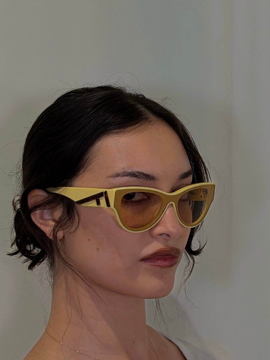 FENDI SHINY LIGHT SUNGLASSES (No Case)￼