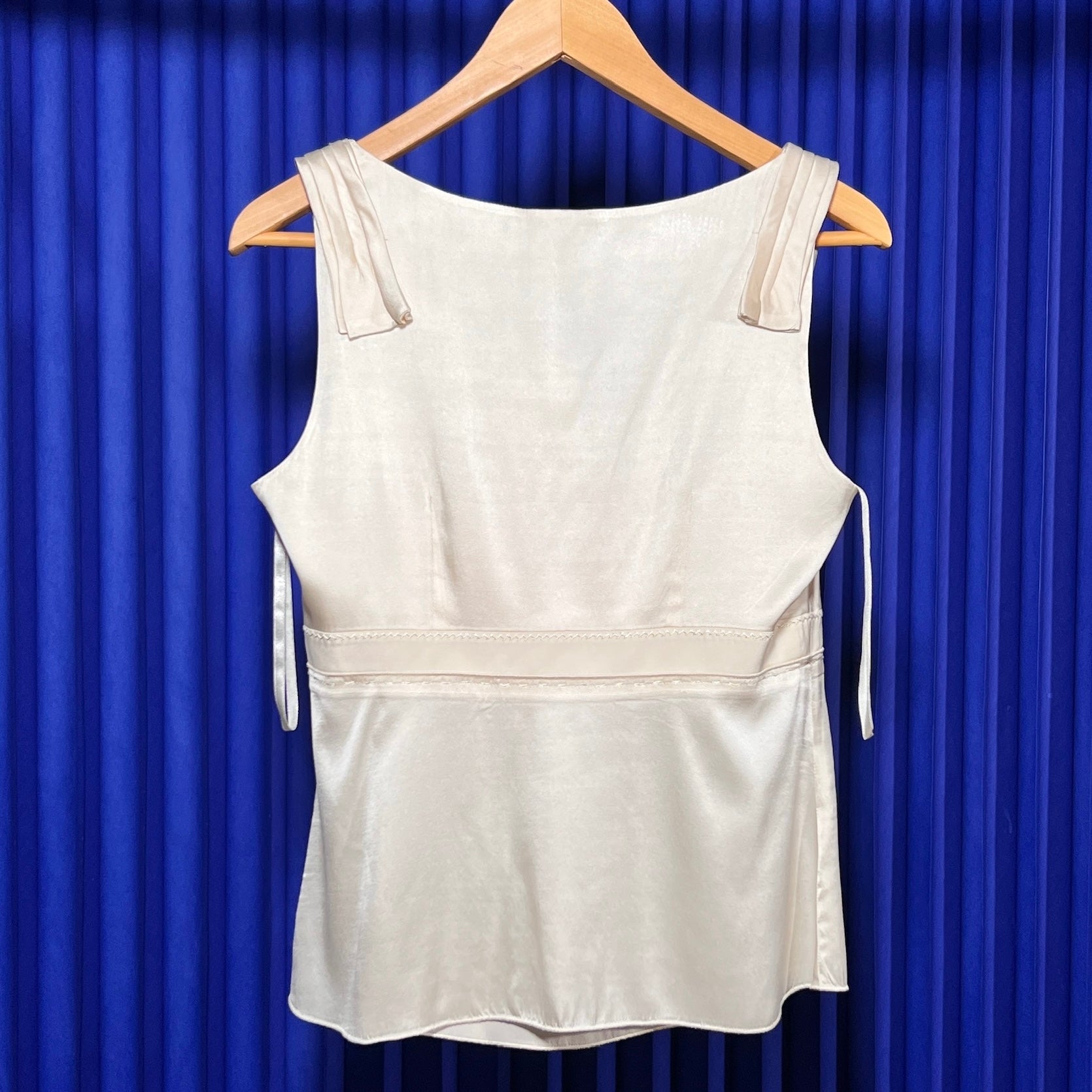 ELIE TAHARI CREAM SILK TOP