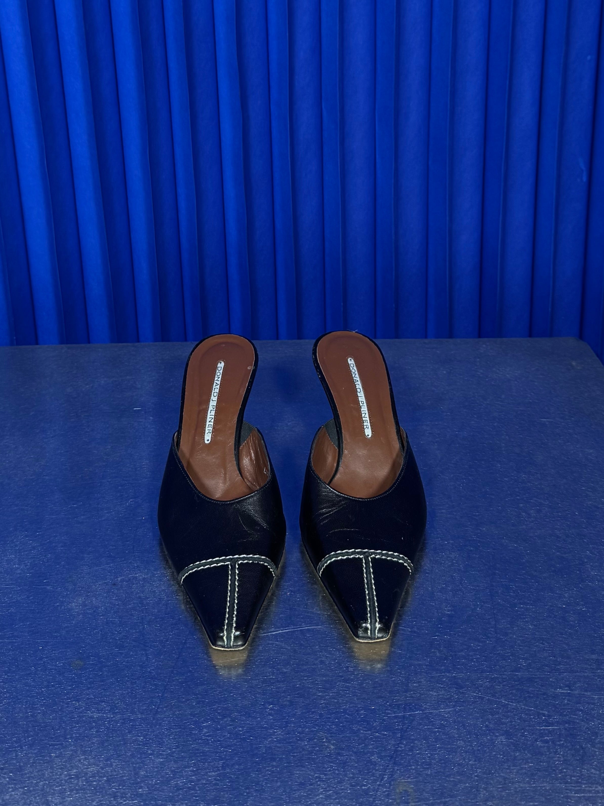 DONALD J PLINER KITTEN HEEL