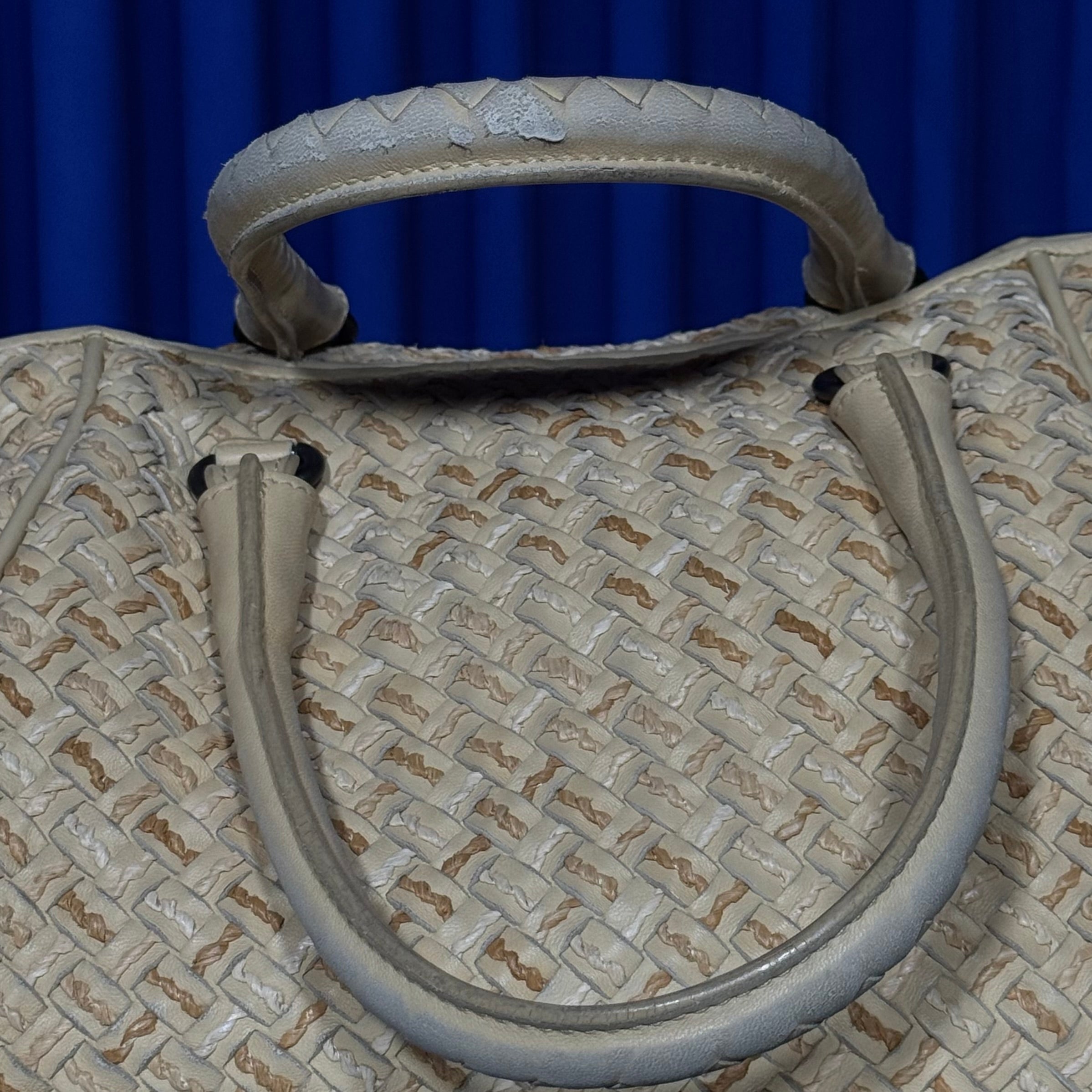 09 BOTTEGA VENETA INTRECCIATO NAPPA WITH RAFFIA