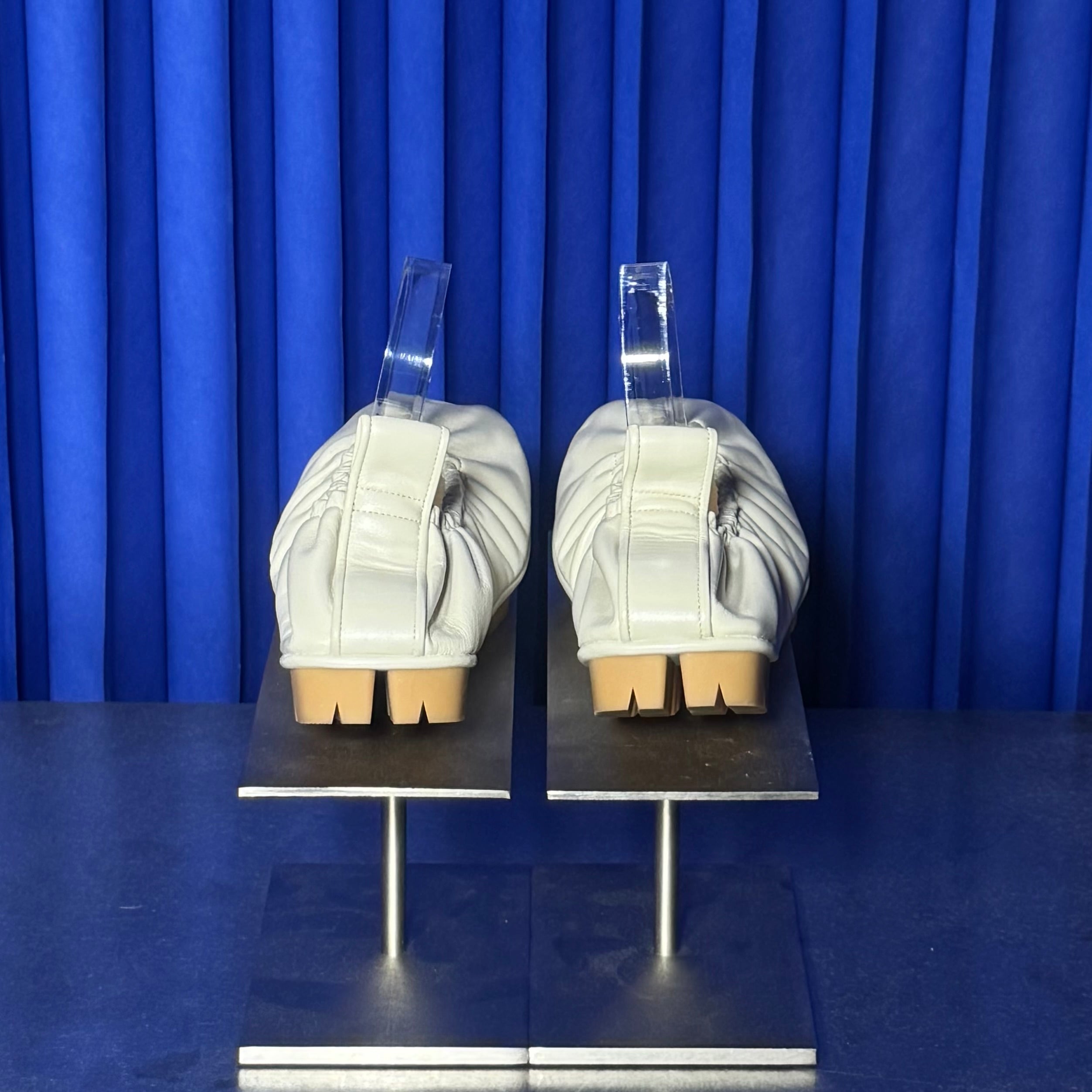 BOTTEGA VENETA SHORE LEATHER FLATS