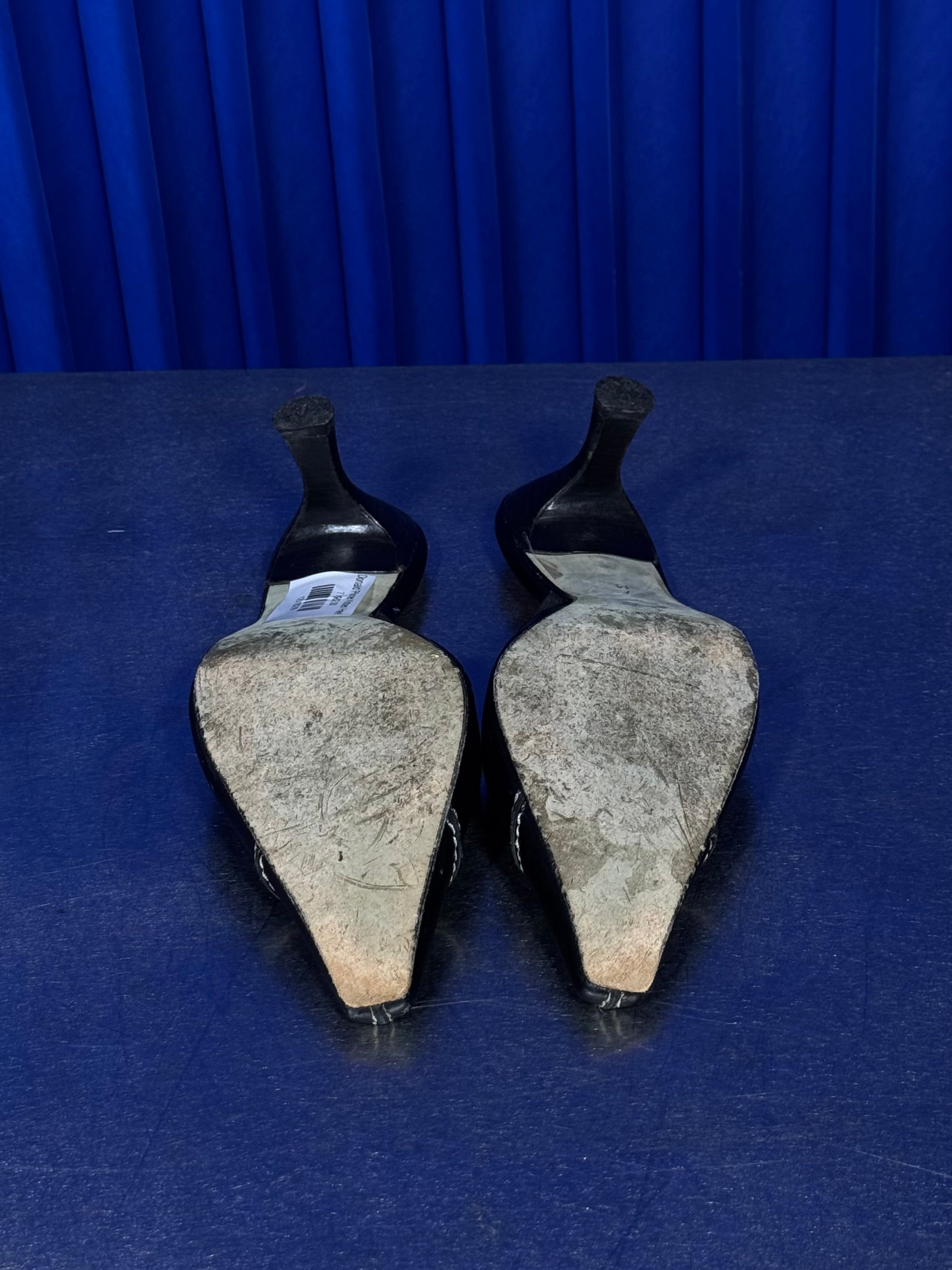 DONALD J PLINER KITTEN HEEL