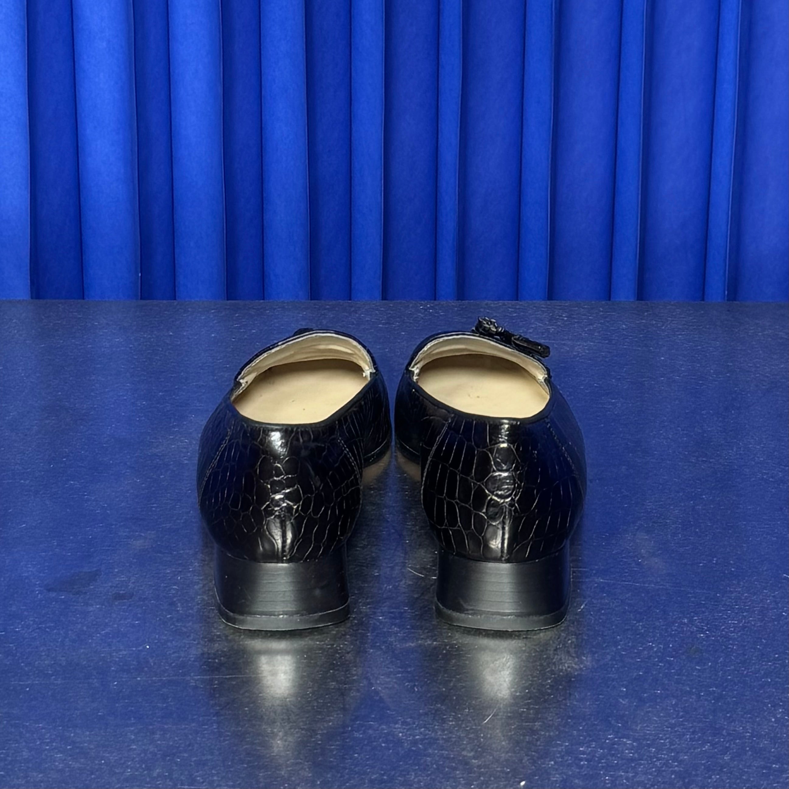 TALBOTS TASSLE LOAFERS